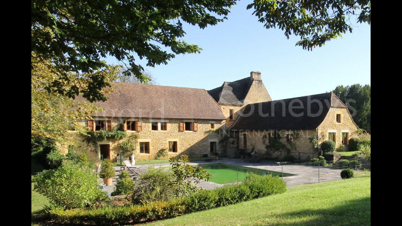 Beautiful estate and master house in Périgord for sale.