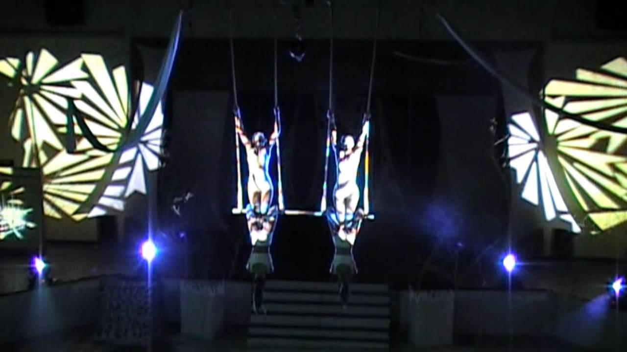 4 girls triple trapeze