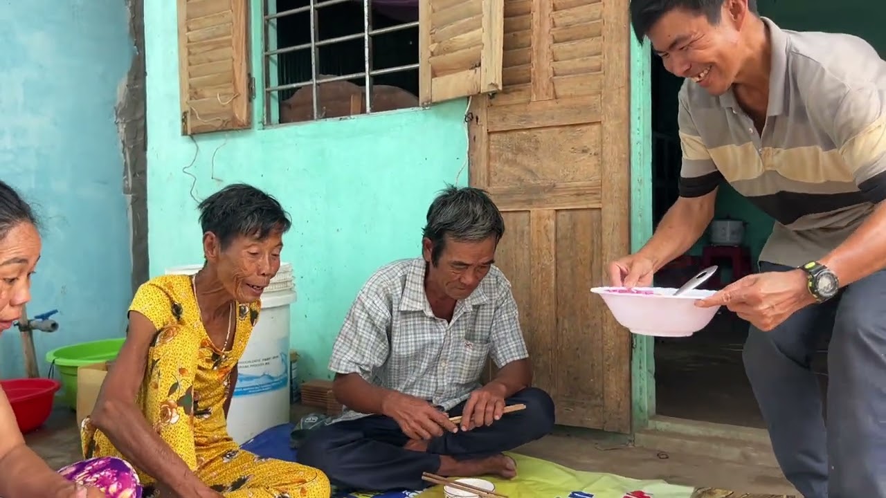 Tới công chuyện với chị Út rồi..!