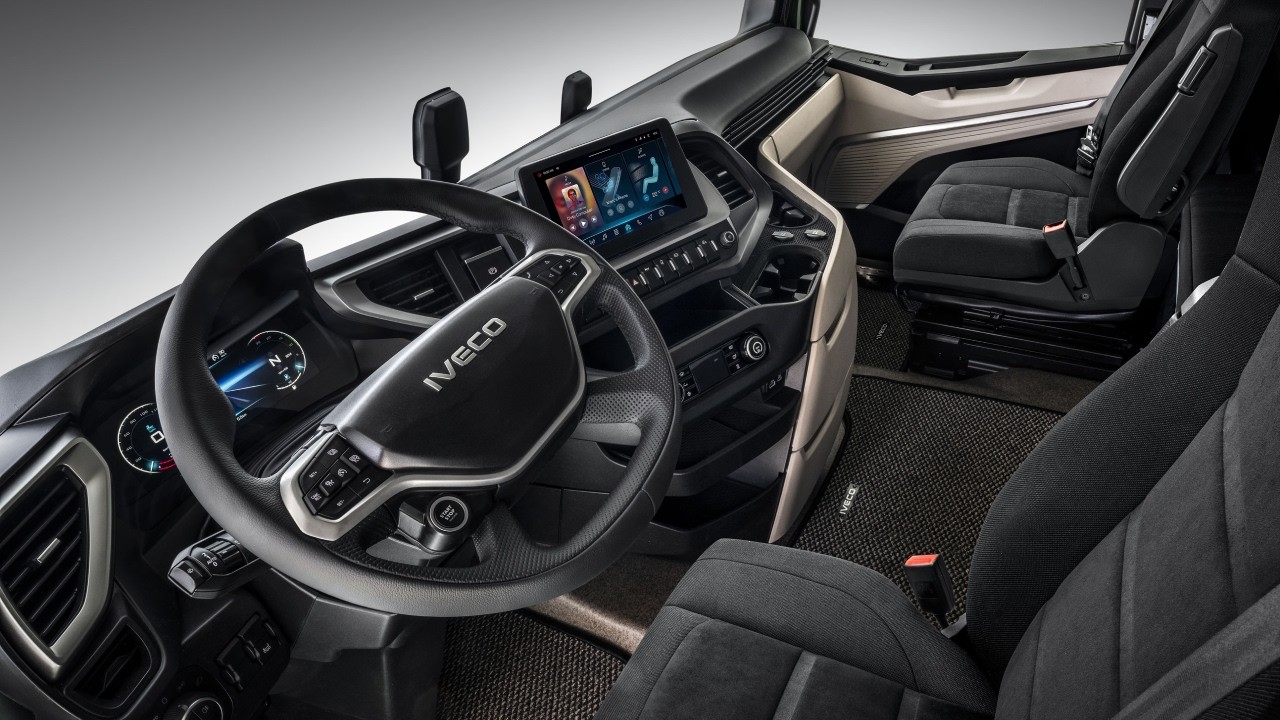 À l'intérieur de l'IVECO S-WAY 2024