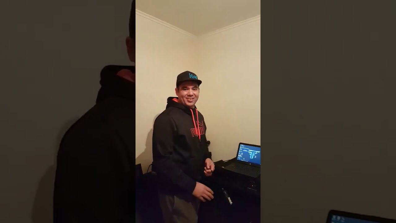 Emile singing 