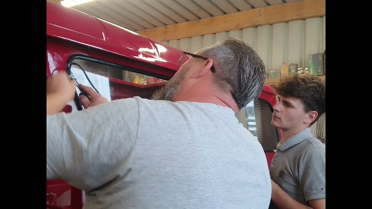 BEDFORD CA CAMPER VAN (WHISKEY) WINDOW RUBBERS AND WINGS