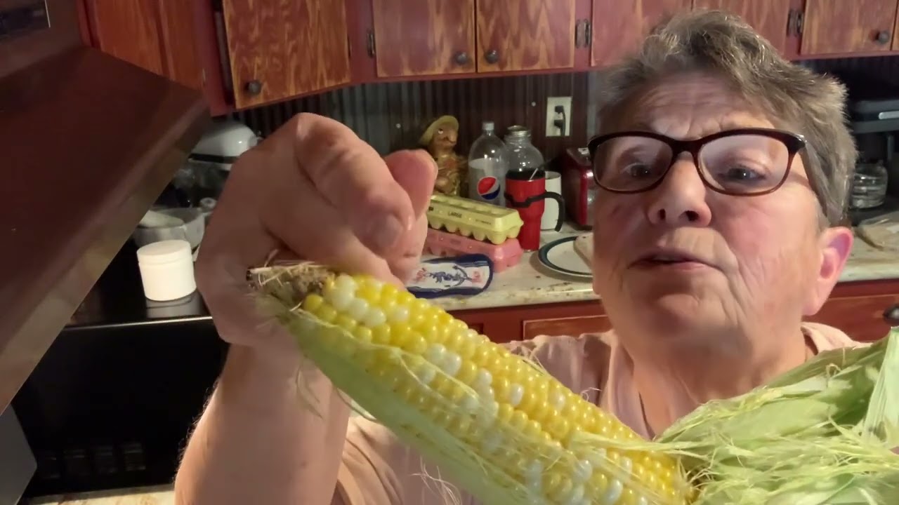 The quickest & easiest way to preserve corn on the cob!  #cornonthecob #freshfood  #forjars