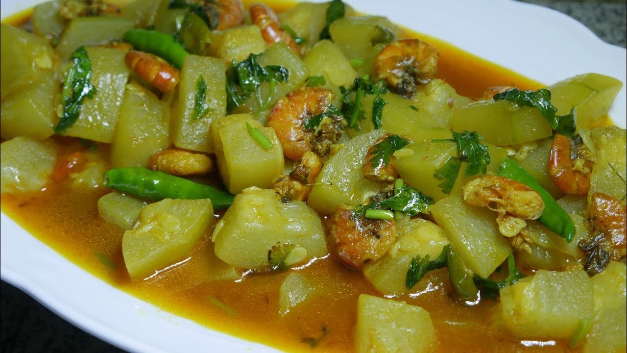 চিংড়ি মাছ দিয়ে চালকুমড়া বা জালিকুমড়া। Shrimp with Ash gourd curry