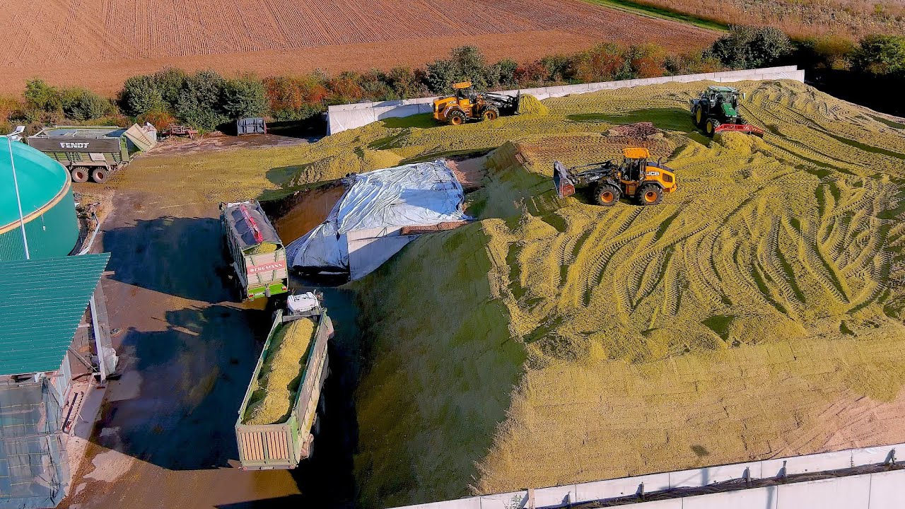 Mais 2021 : Hartmuth Henn / Big Silage pit crew / Fendt 939 / maish&auml;ckseln / John Deere 7R330 / Corn