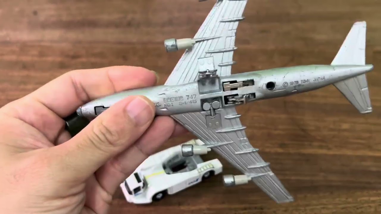 Tomica New Airport Set Super Jumbo (ANA) JA8190
