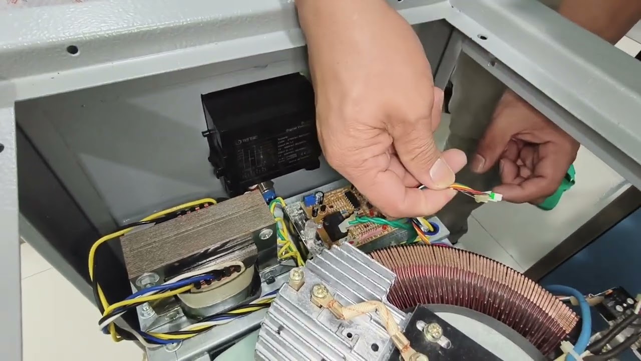 AUTOMATIC VOLTAGE REGULATOR (AVR)