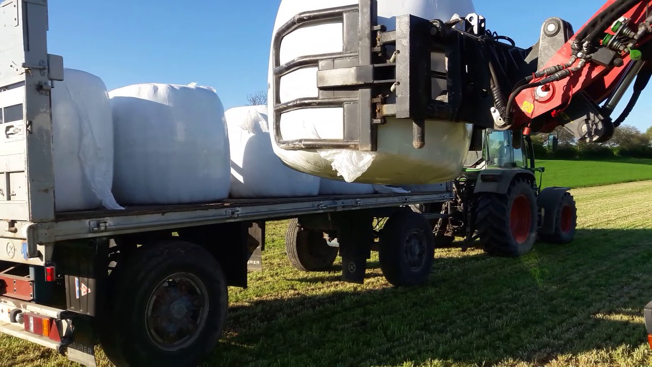 Fendt 309 remorque konig Thaler 48t18 chargement des balles de silo