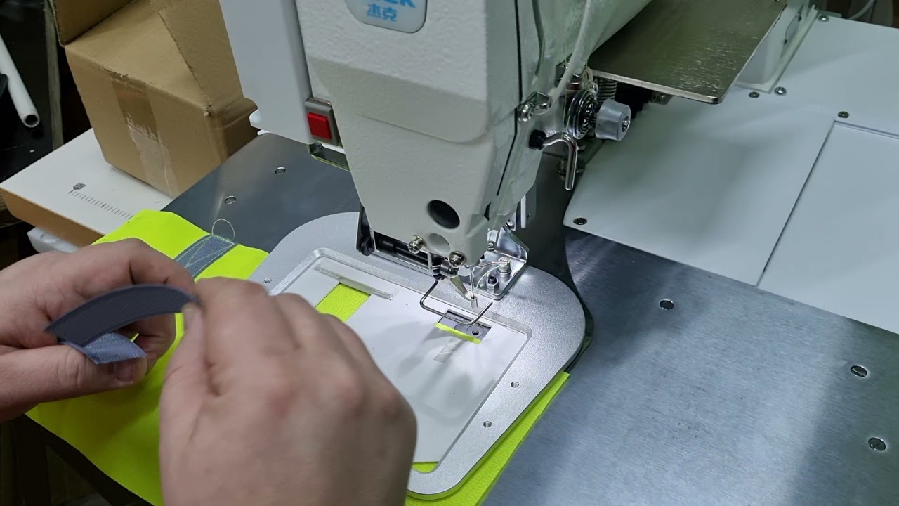 Jack JK-T1310 (электрическая, подключение к компрессору не требуется). Пришивание липучки на жилет.