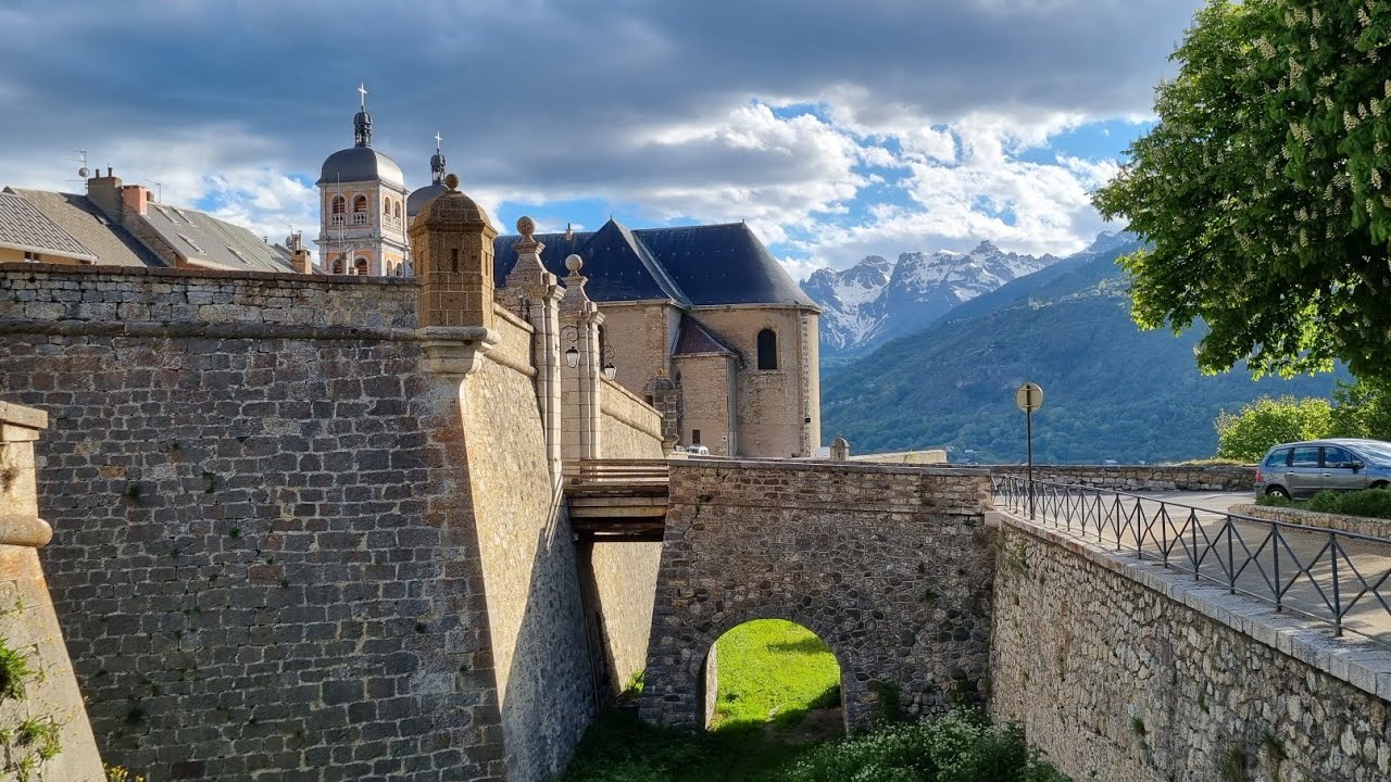 A French Medieval Mountain Village - Brian&ccedil;on - Weekend Trip from Italy to Cycle to the Glaciers