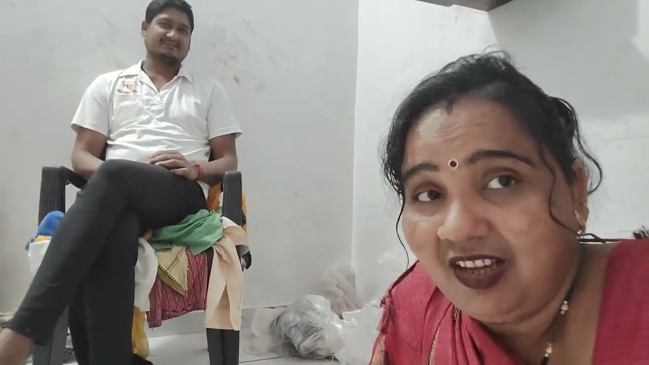 Ek jane ka anaaj hamare ghar per pair tut gaya hai to aap sab log dekh lena