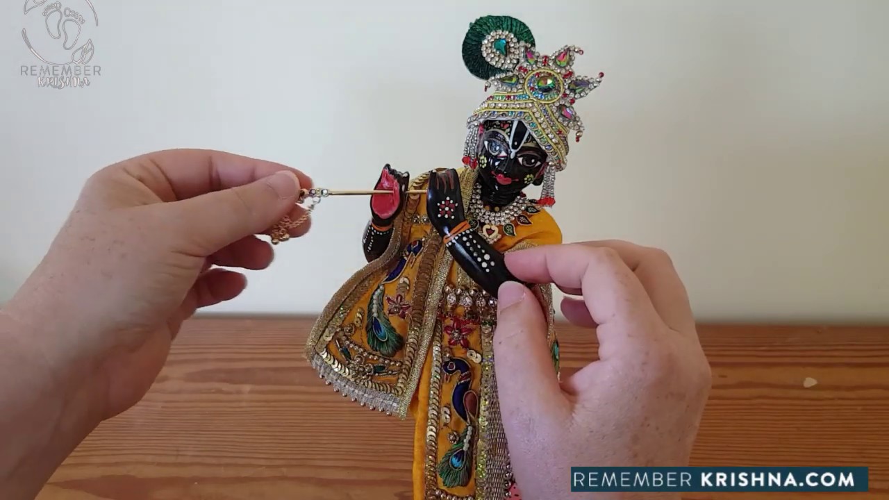 Dressing Krishna deity, style shawl ideas