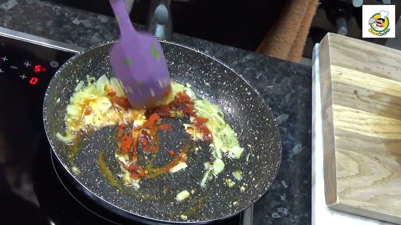 Tortilla de Patatas con Cebolla, Ajos y Hojas de Acelgas  #Tortilla#Patatas#Cebolla#Ajos#Acelgas