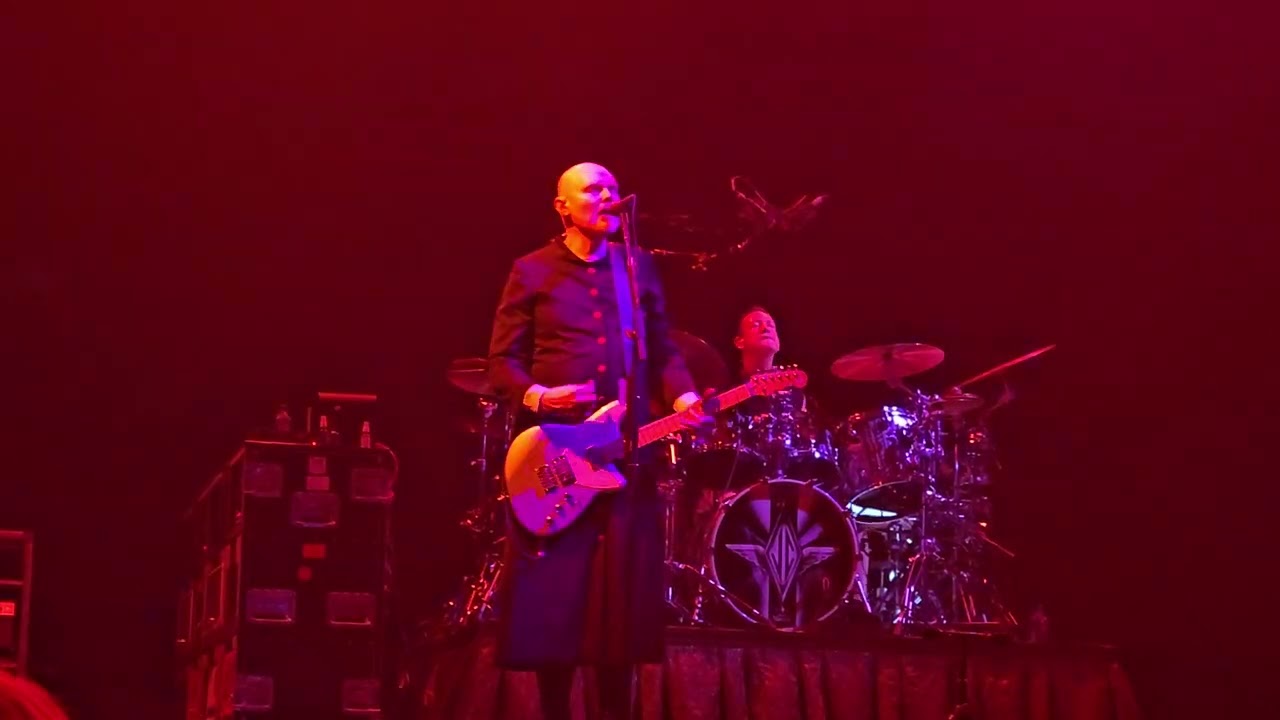 Smashing Pumpkins - Mayonaise. Q101 Twisted Xmas 2024 @ Byline Bank Aragon Ballsroom.