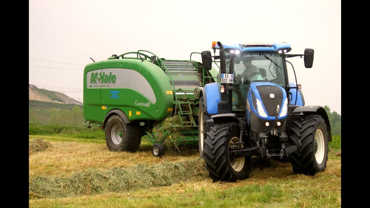 New Holland t7 210 et McHale Fusion 3 en action au pressage d'erubannage
