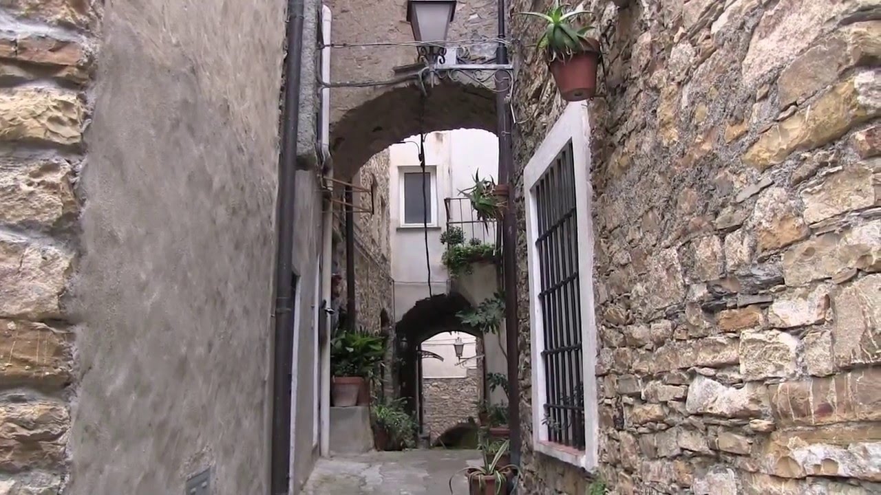 Liguria di Ponente- Borghi antichi: Cipressa -HD