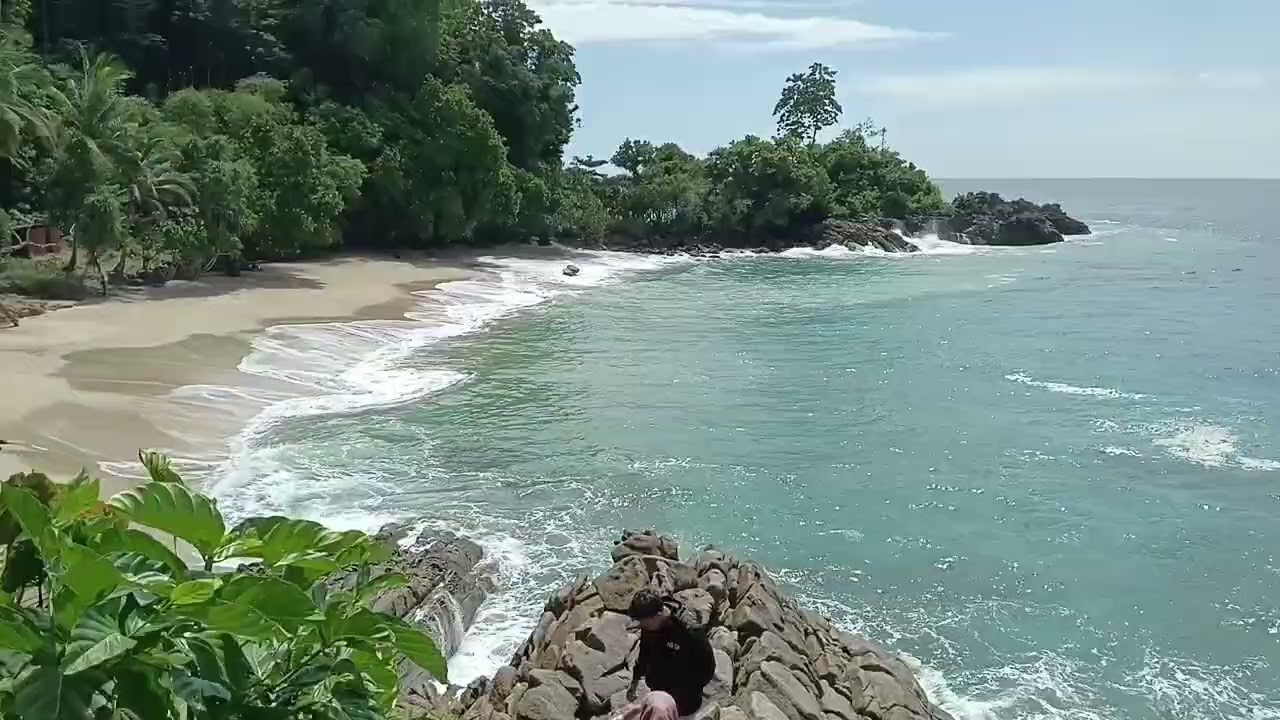 Pantai di Pulau Ambon