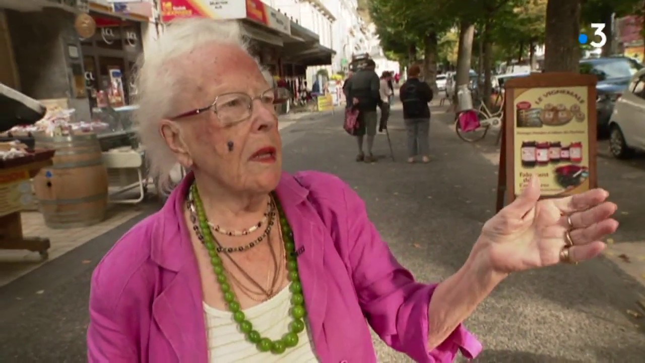 Luchon : à 100 ans Henriette tient toujours son commerce de cartes postales
