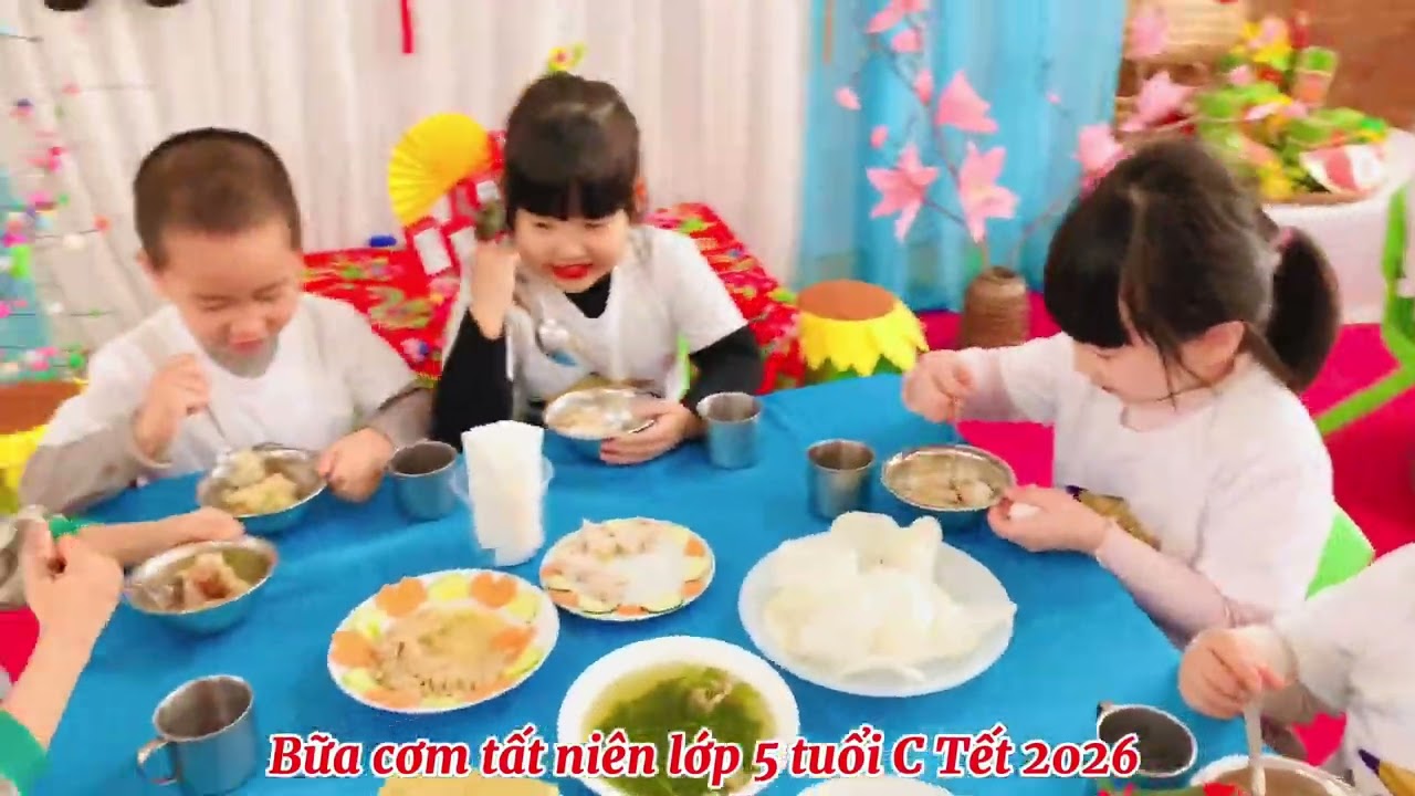 Bữa cơm tất niên lớp 5 tuổi C Tết 2026