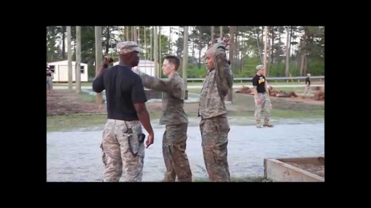 Female soldiers take part in Army Ranger School course