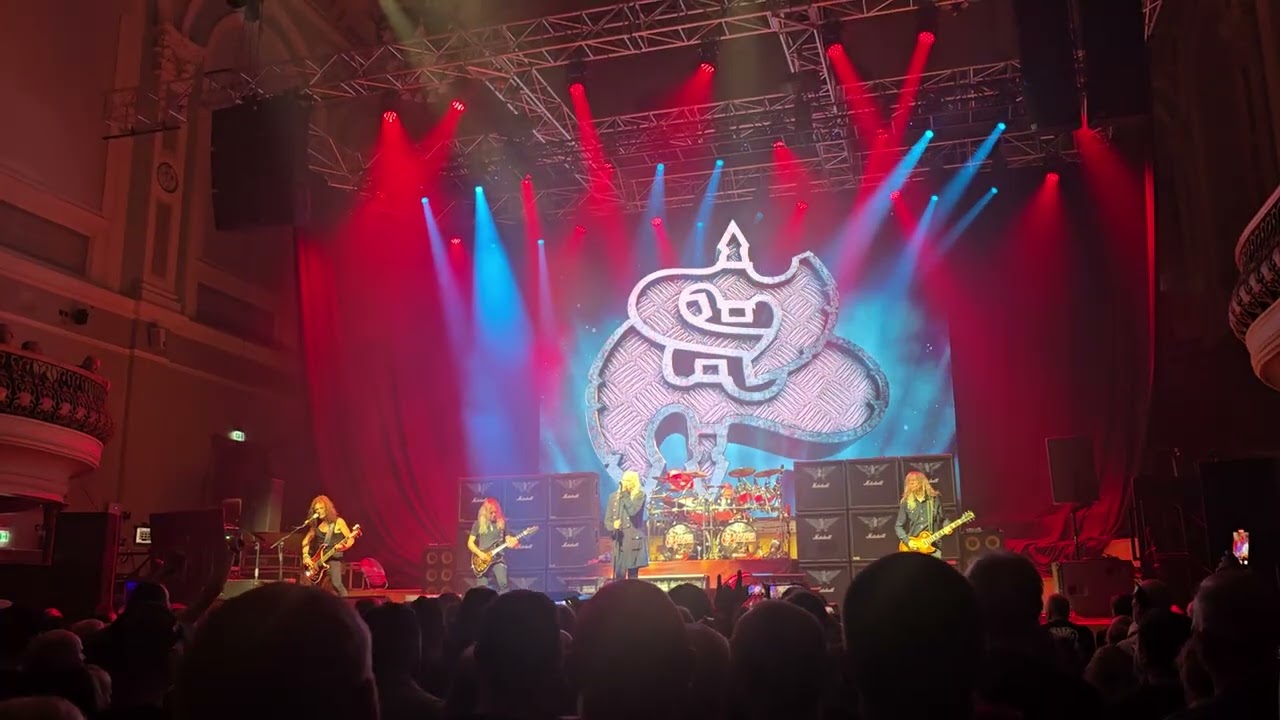 Saxon - 747 Strangers in the Night