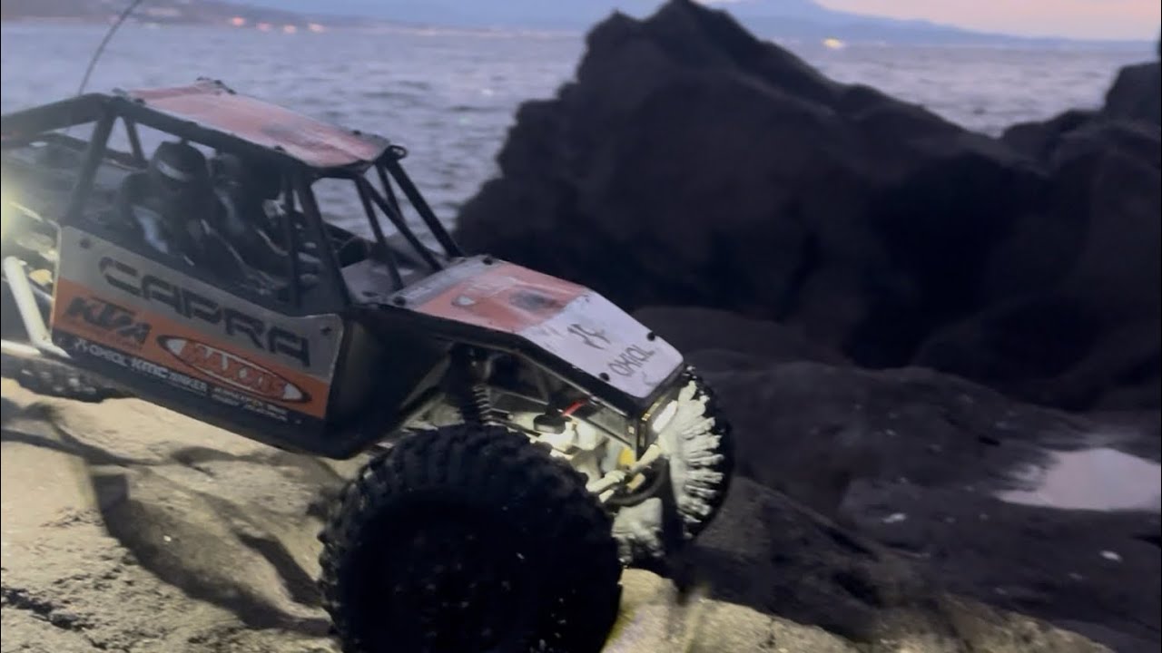 Axial UTB10 CAPRA night crawling on Kotogahama Rock (Cape Manaduru) in Japan 