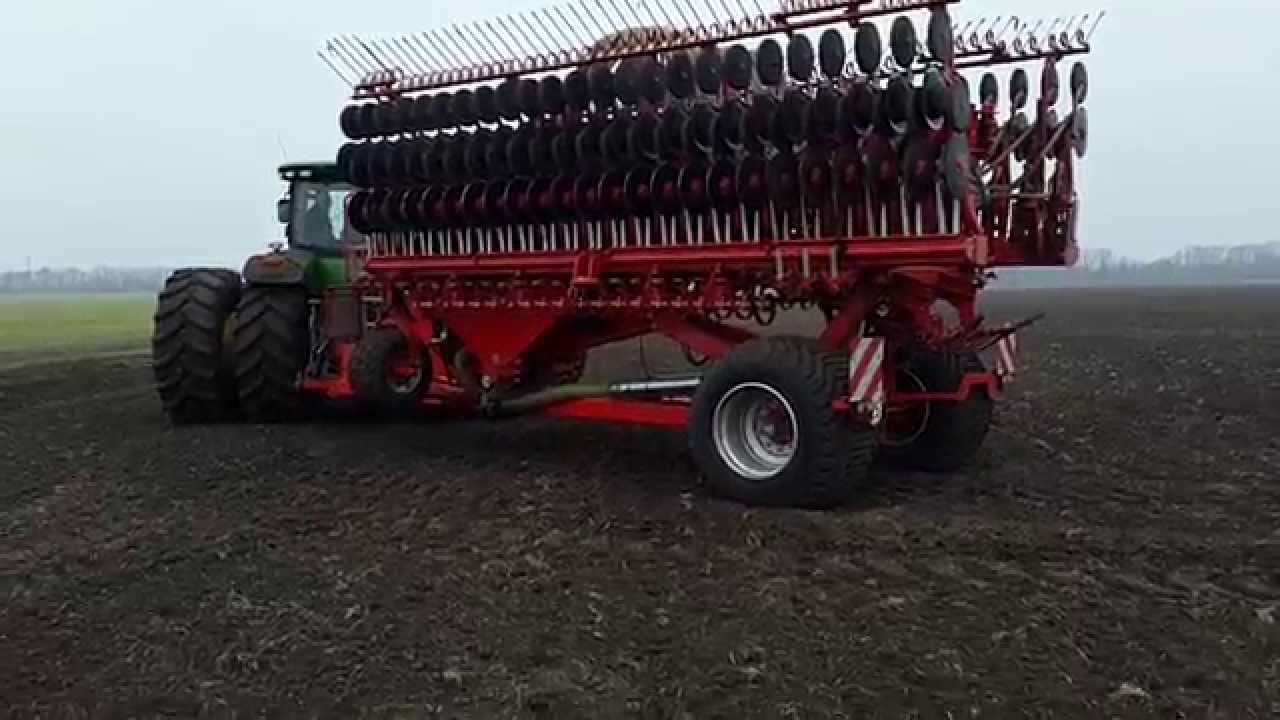 Трактор John Deere 8310R и сеялка Kverneland DG-12