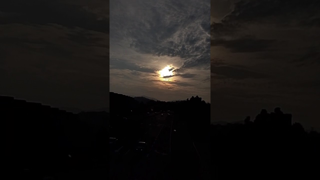 Awan putih di celah langit biru gelap jam 5.32 Pagi Tarikh 22 Hb Januari 2026