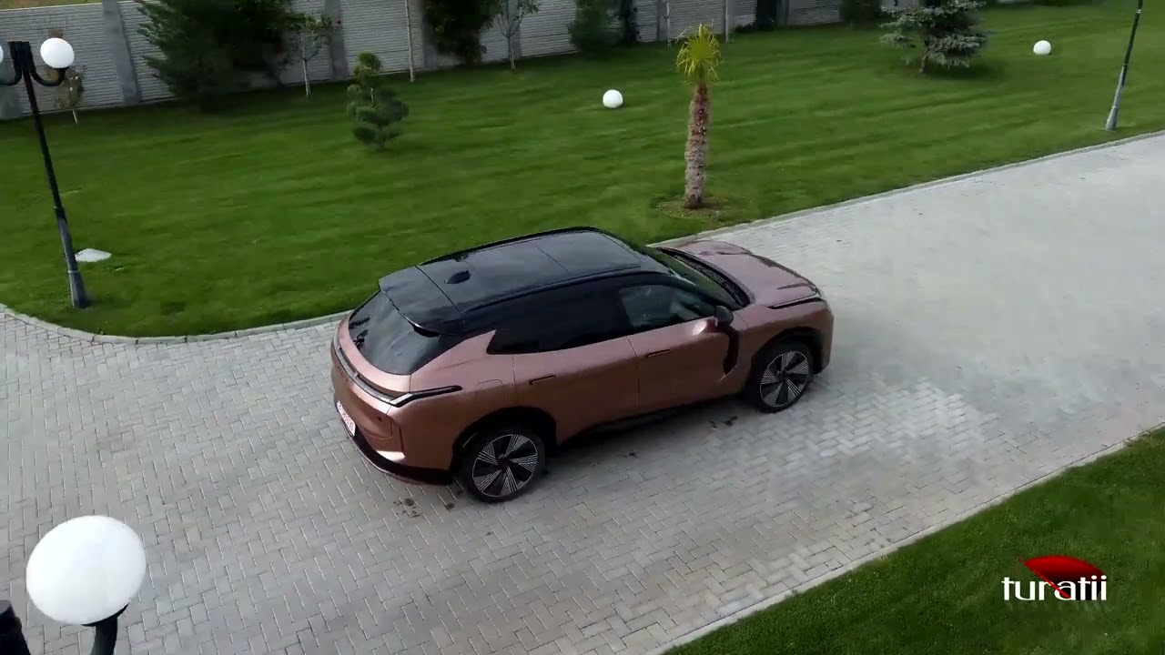 LYNK&CO 08 PHEV MORE video 1 of 5