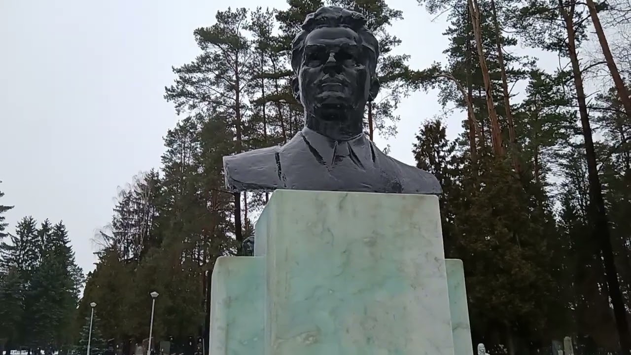 КЛАДБИЩЕ ГДЕ ЛЕЖАТ НАЧАЛЬНИЧКИ