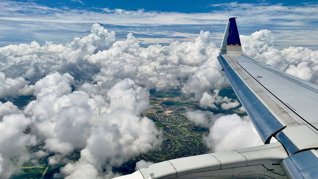 [4K] – Stunning Cotton Candy Clouds – Firm Houston Landing – United – Embraer ERJ-175 – SCS Ep. 688