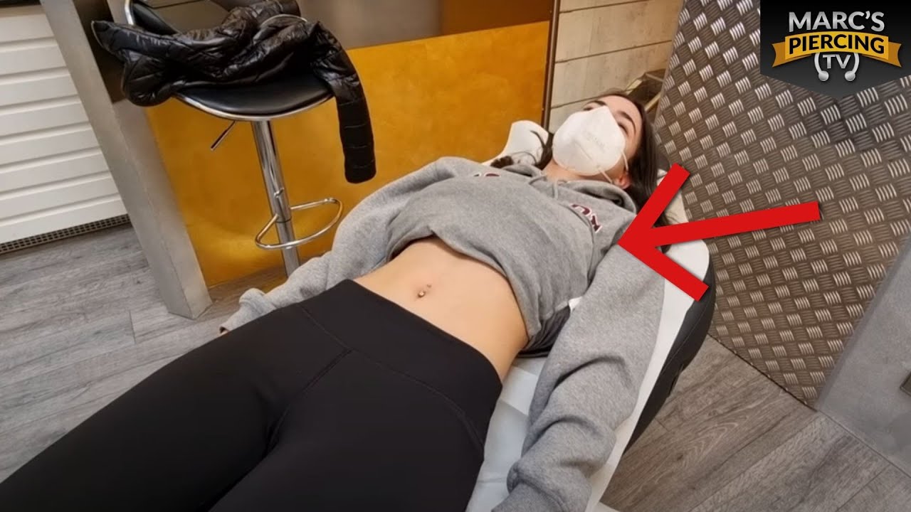 sweet 16! Beliebt ist das BAUCHNABELPIERCING. Ihr gefällts und wir sind glücklich💉Marc's Piercing TV