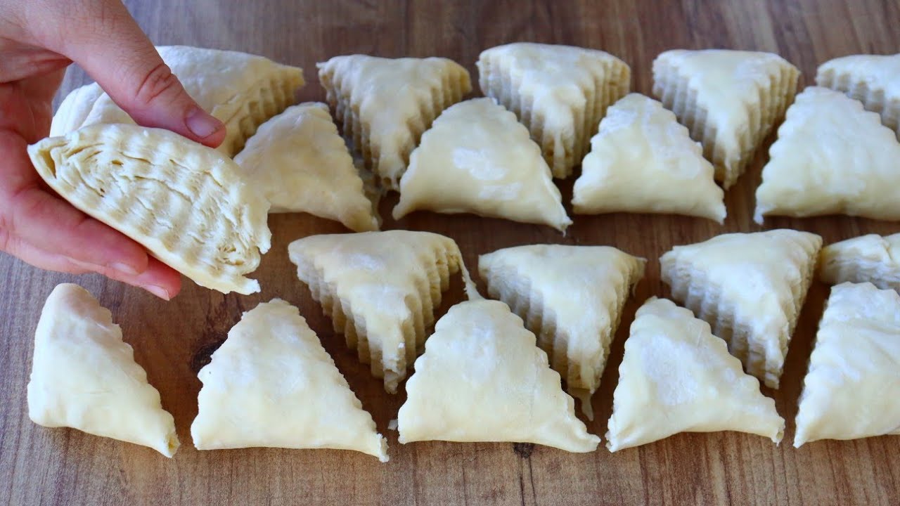 Сделайте 120 слоев слоеного теста за 10 минут с половиной чашки йогурта. 🥐 Это может сделать каждый.
