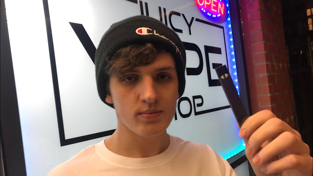 My First Time Trying a Juul (cringe)