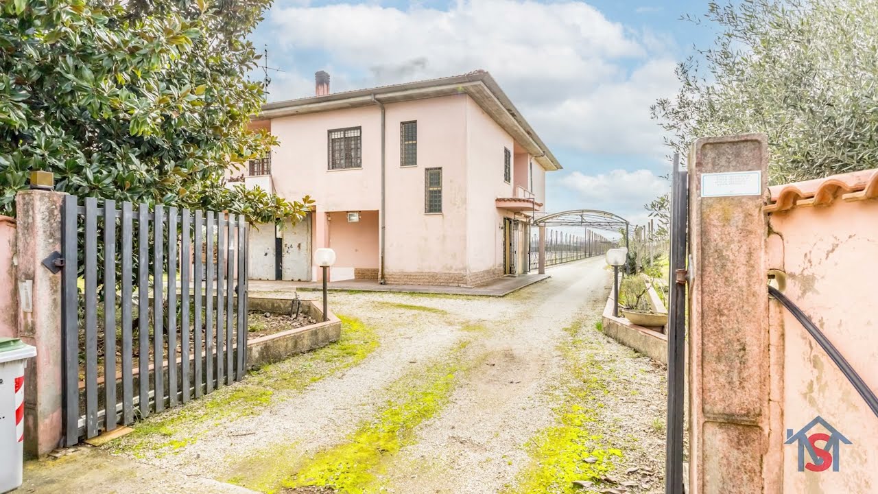 LATINA - ACCIARELLA | Villa con Terreno Strada Della Cooperativa con Terreni