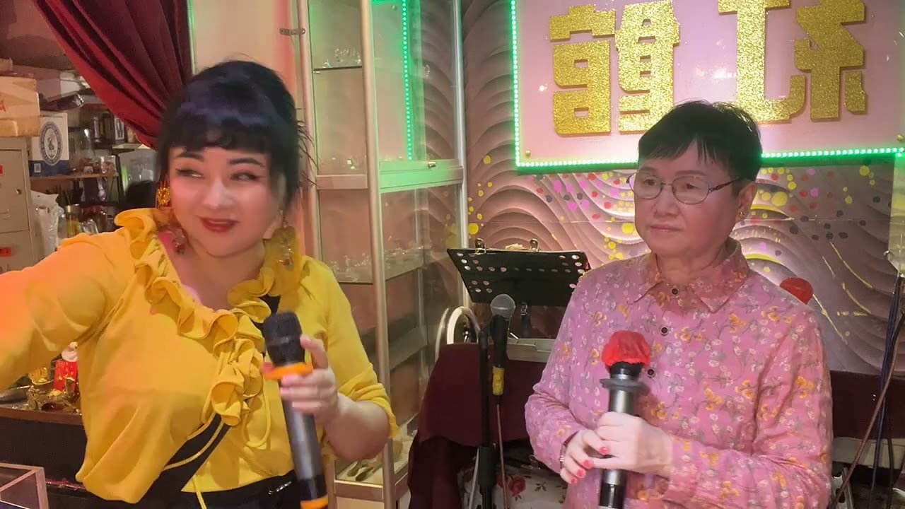 今日米英休假旅遊中姐妹們會在倆處紅館歌座（油麻地廟街130 號） 紅欣歌坊（油麻地廟街150 號）唱歌直播歡迎大家現場聽歌合唱2026年3月10日