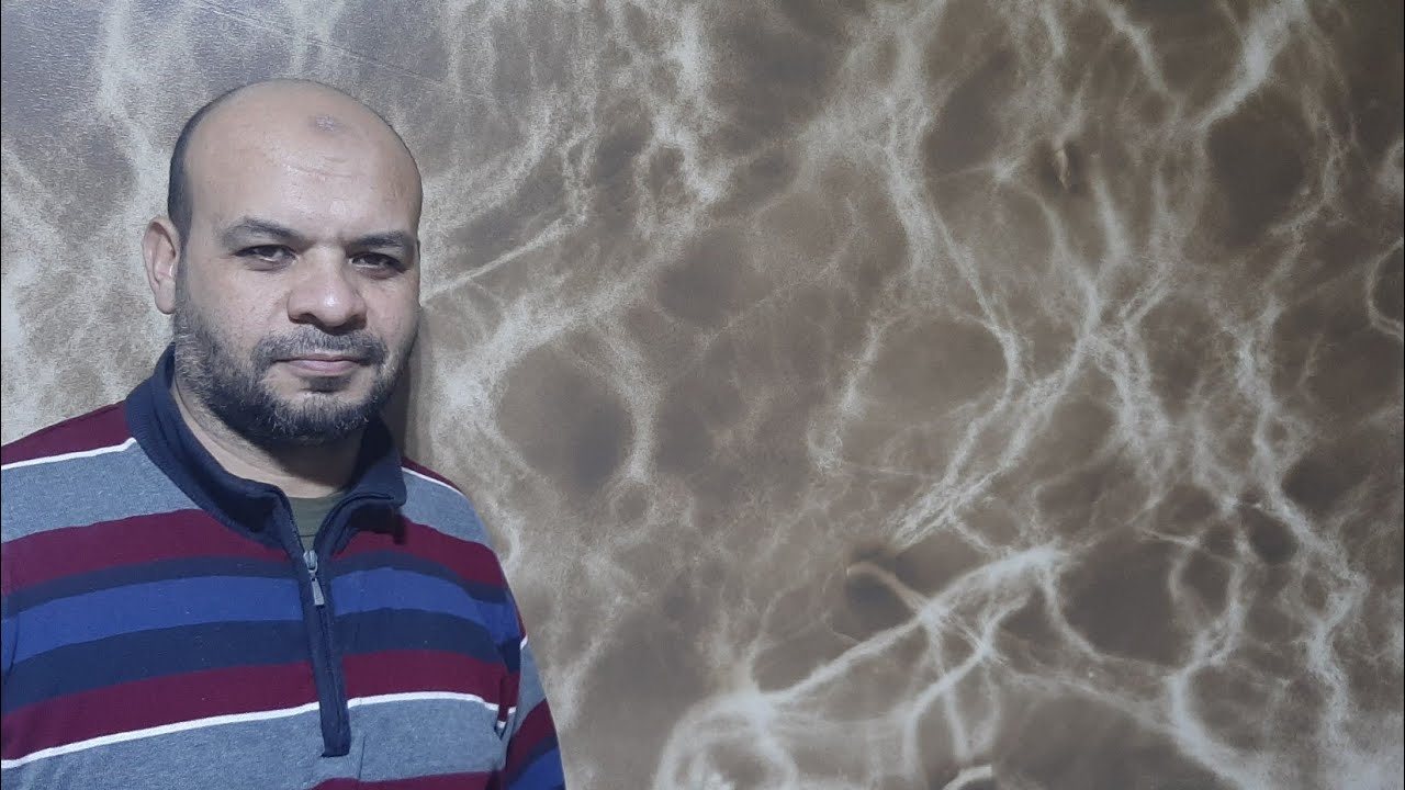 ديكور ترخيم حائط بسلك الغسيل.The work of marble wall with wire washing.