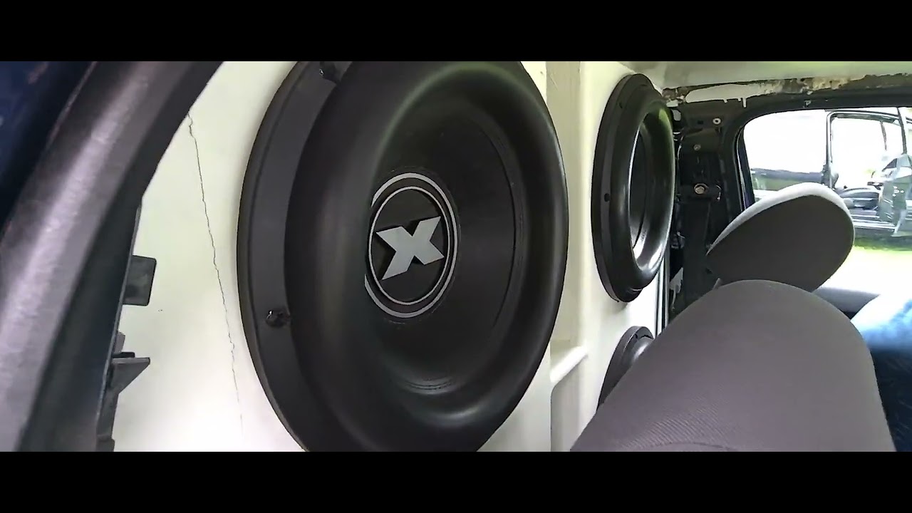 4x Excursion XXX 15 in a hatchback wall