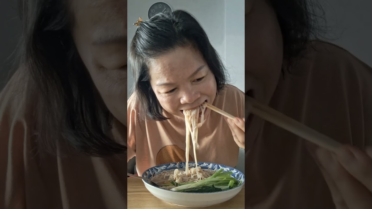 กินขนมจีนซาวน้ำปลาร้าแซ่บหลายพี่น้อง