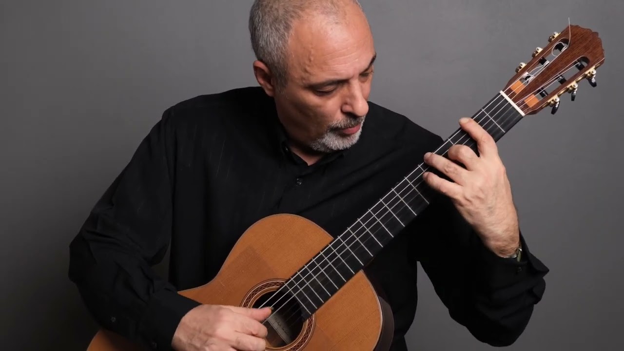 Ozan AKYATAN plays Julia Florida by Agustin Barrios Mangore