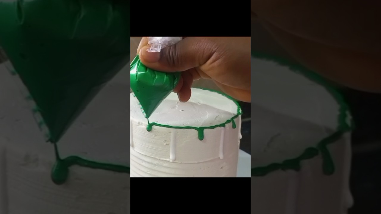 Cake drips |Nigeria colors #shorts #youtubeshorts #cakedecorating  #shots #Nigeria #nigerian