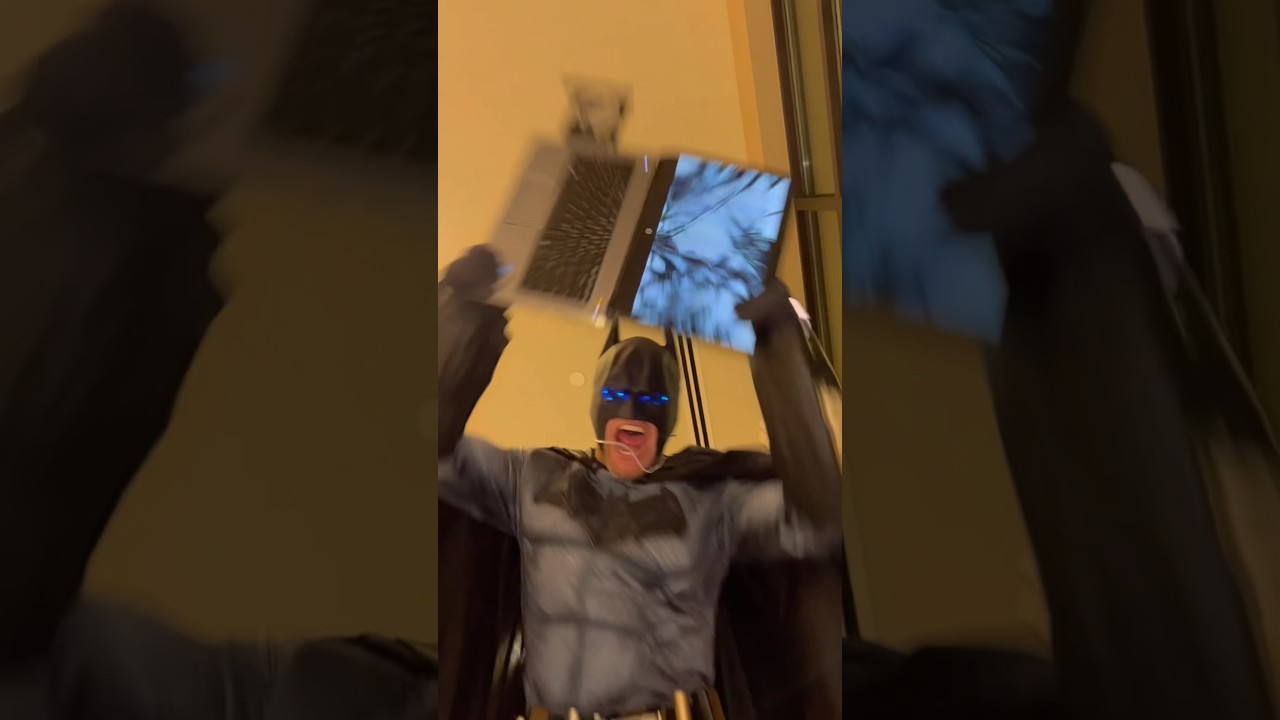 BATMAN: When you don&rsquo;t say thank you in Gotham tiktok #batman #shorts