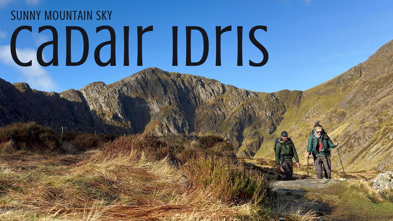 A Sunny Mountain Escape/Hiking & Wild Camping Cadair Idris in Wales