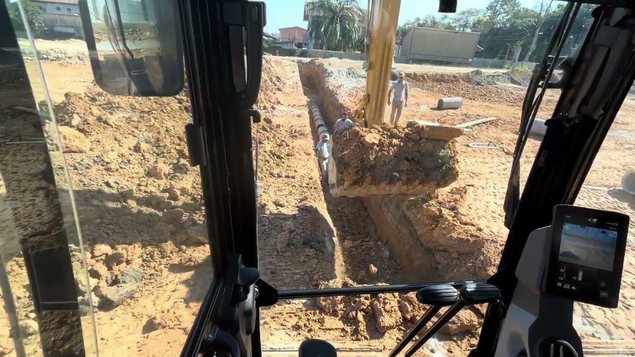Cat 316 zerada, primeiro serviço na tubulação