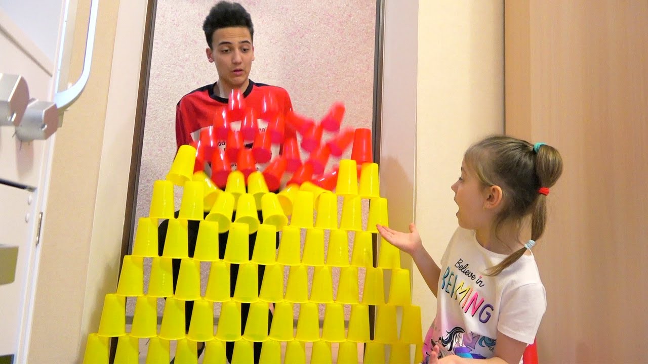 СЮРПРИЗ или ДЕЙСТВИЕ Челлендж с Настей и Сашей ПОВТОРЯЕМ модные тренды в Likee My little Nastya