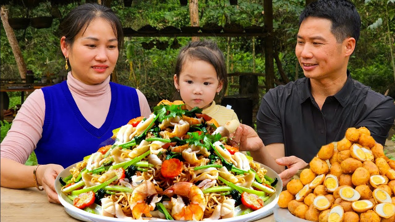 Recipe for Make Super Delicious Fried Noodles Combined with Fried Eggs - Harvest - Live With Nature