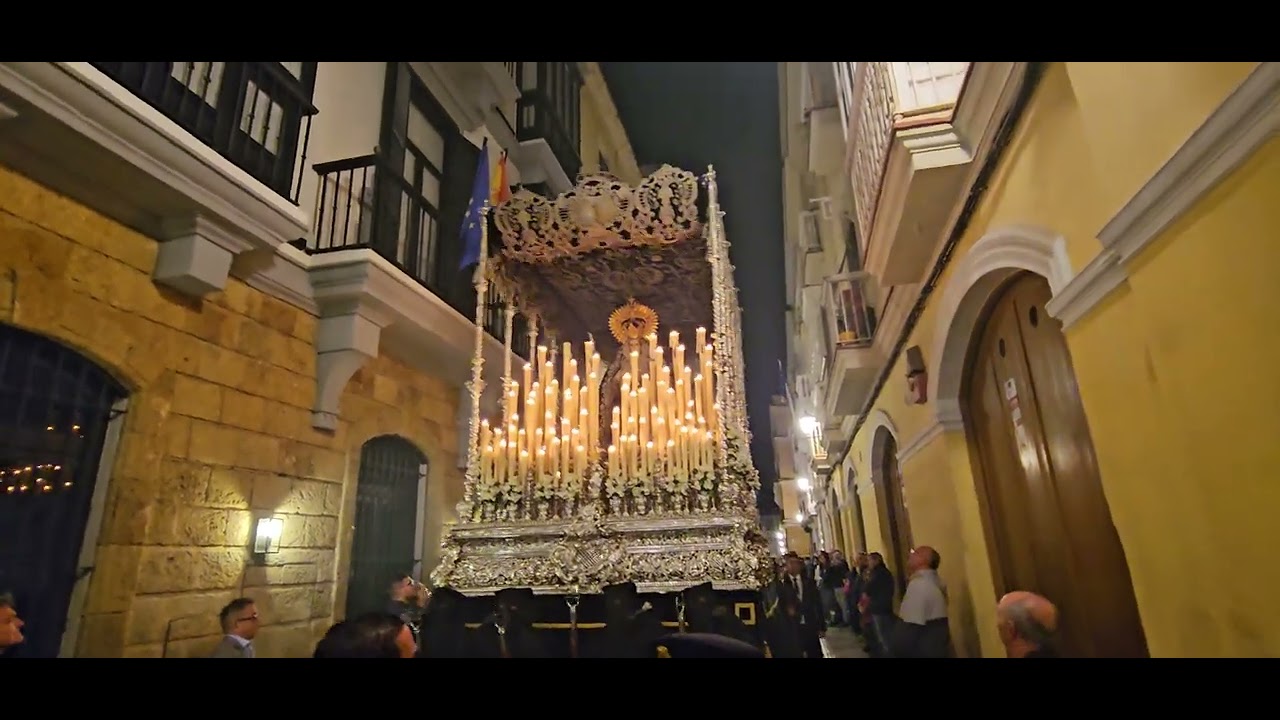 Soledad de Vera + Cruz . Cádiz 2023. Calle Cánovas del Castillo.