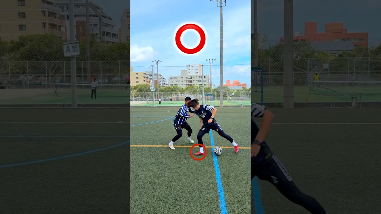 Learn ROLL BLOCK ／ You can use this small area#shorts #football #soccer #footballskills