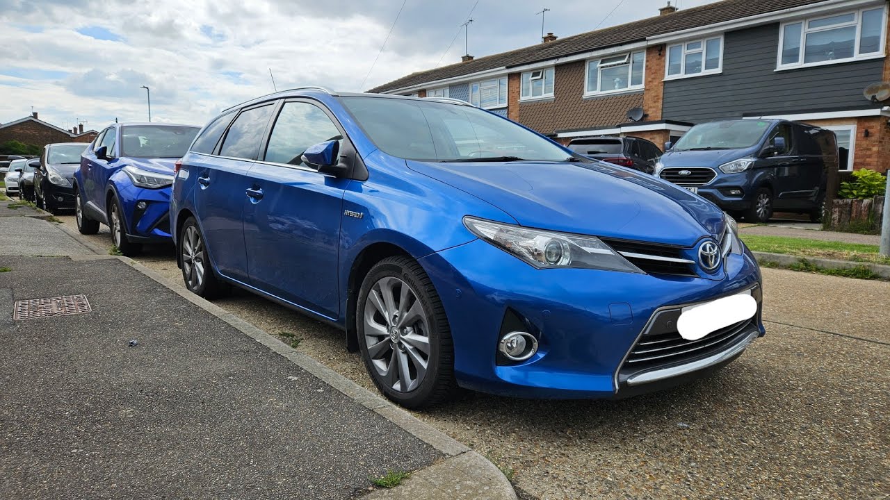 Toyota Auris Hybrid Touring Sports 2015 года, вид с камер наблюдения