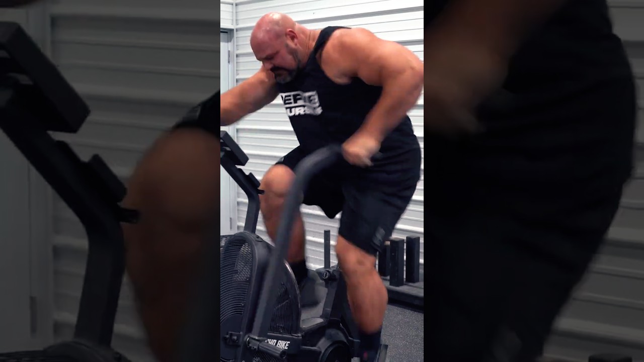 BIG 440 LB MAN VS. SUPER HEAVYWEIGHT BODYBUILDER EXERCISE BIKE LOOP #shorts #motivation